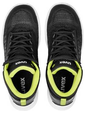 Paar schwarze Sportschuhe mit neongelb-grünen Kragen, von oben auf weißem Hintergrund dargestellt.