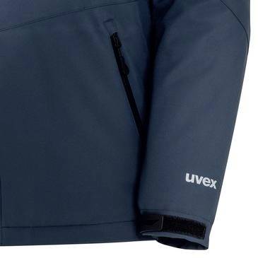 Nahaufnahme eines dunkelnavy Jackensärmels mit einem weißen "uvex"-Logo in der Nähe der Manschette.