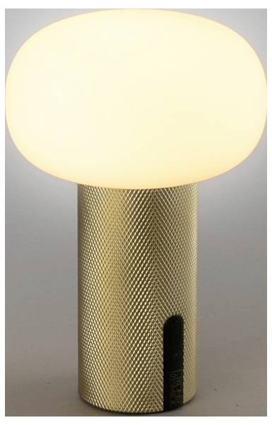 Eine kleine Tischlampe mit leuchtendem mattiertem ovalem Schirm und vergoldetem strukturiertem zylindrischen Fuß auf einem einfachen Hintergrund.