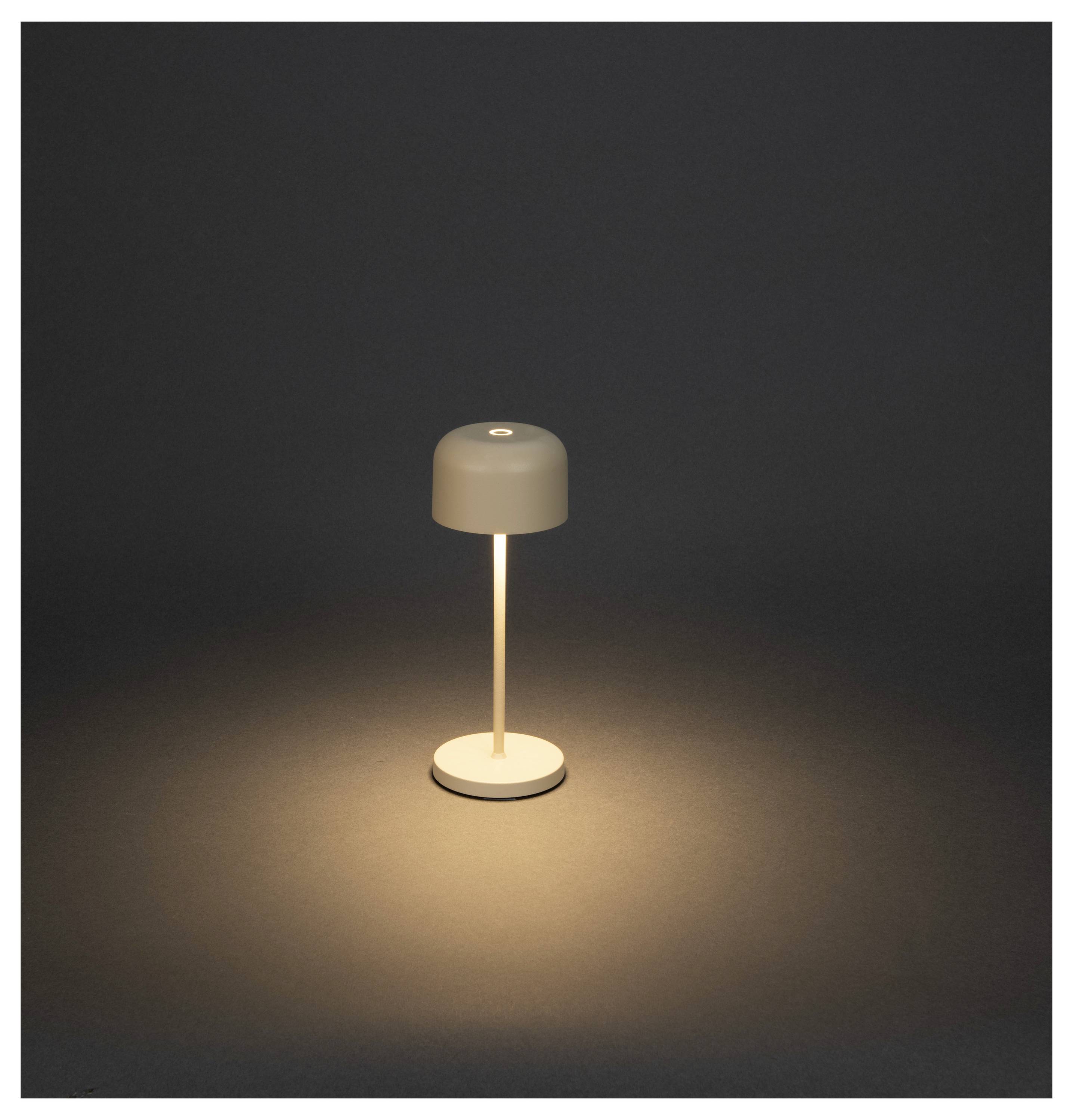 Minimalistische weiße Tischlampe, die auf dunklem Hintergrund einen warmen, kreisförmigen Lichtkegel wirft.