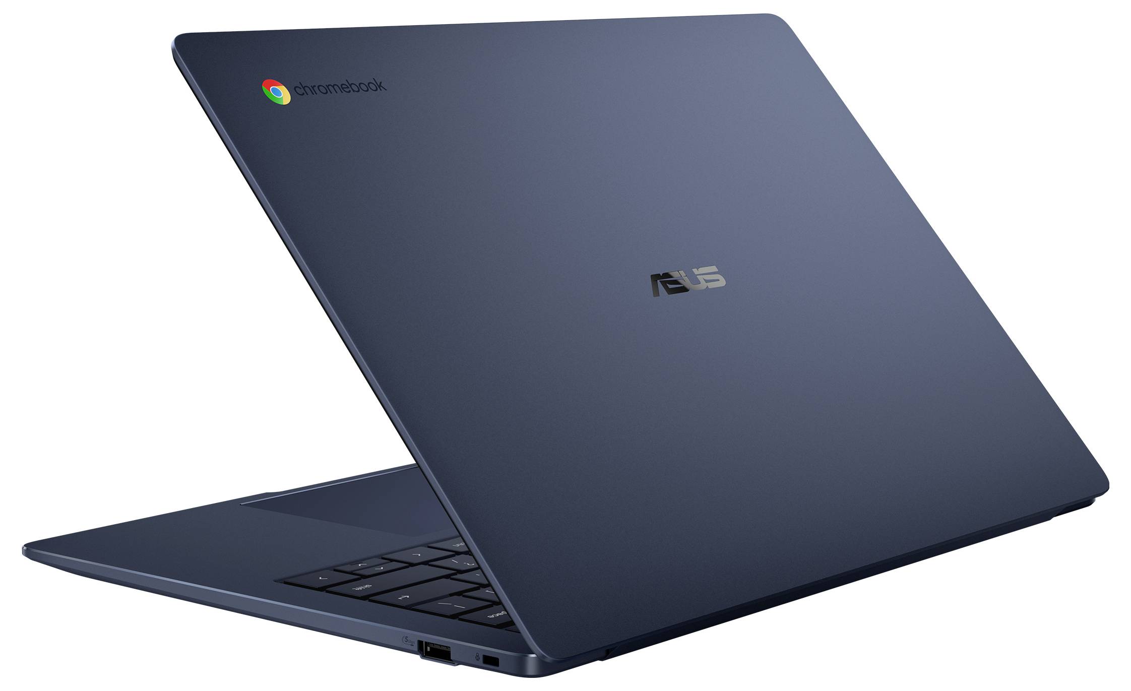 Geschlossener dunkelblauer ASUS-Laptop, der in einem Winkel auf weißem Hintergrund dargestellt ist, mit geöffnetem Bildschirm und teilweise sichtbarer Tastatur.