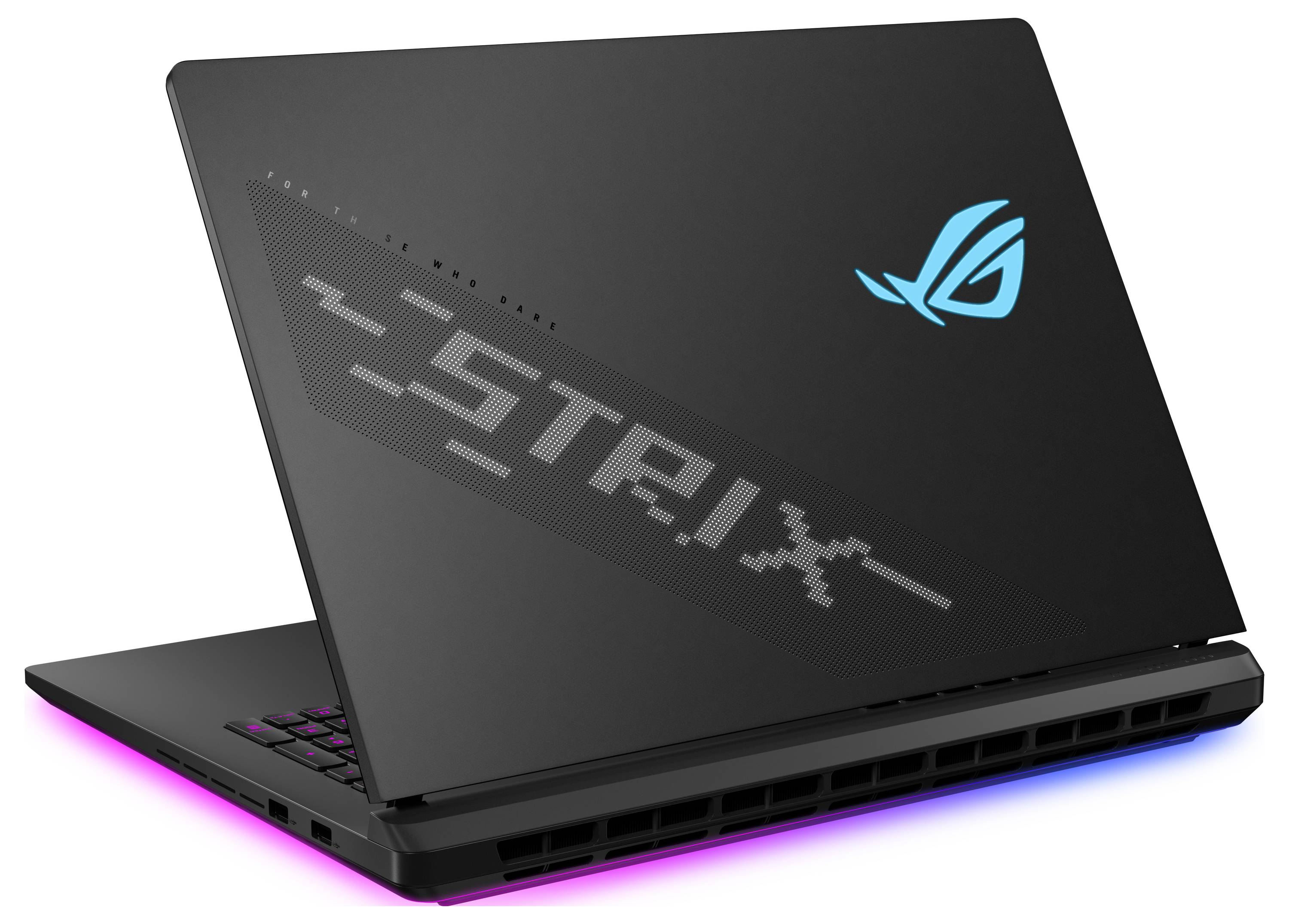 Geschlossener schwarzer ASUS ROG-Laptop mit leuchtendem blauem Logo und rosa-violettem Unterlicht, von hinten auf weißem Hintergrund gezeigt.
