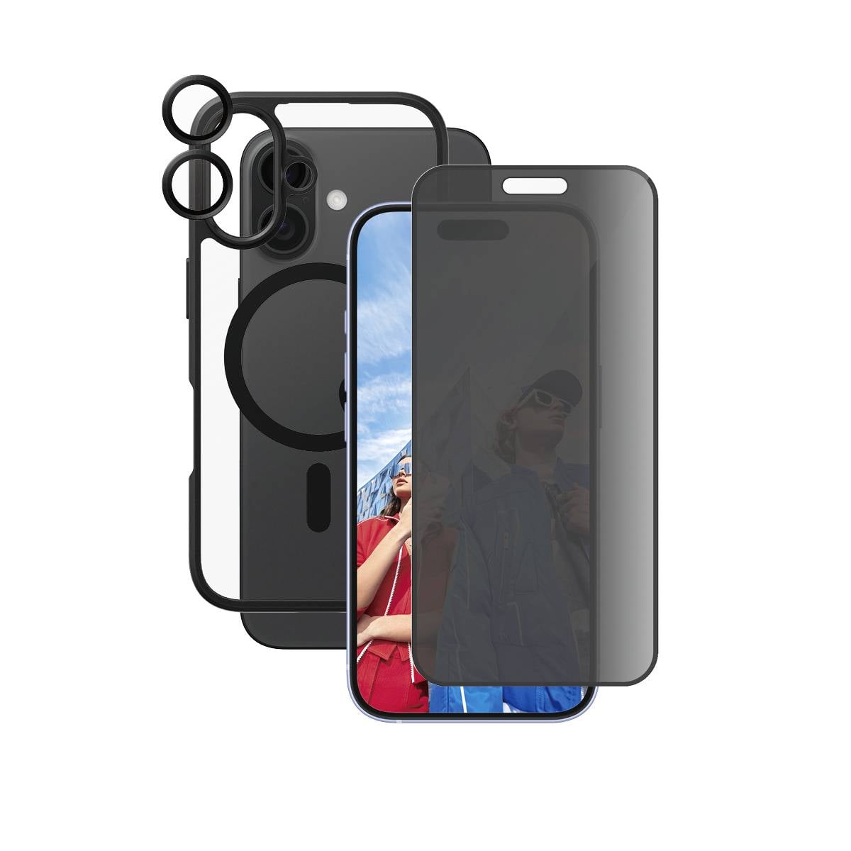 Stapel von Smartphone-Hüllen und Displayschutzfolien auf weißem Hintergrund, einschließlich einer transparenten Handyhülle, Kameralinssenringen und dunklen getönten Frontkabinen.