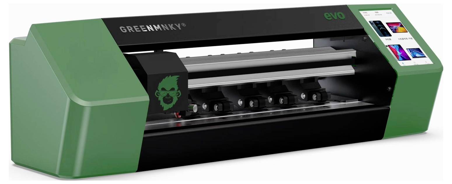 Grün-schwarzer GreenMink evo Großformatdrucker mit offener Vorderseite, die Druckköpfe zeigt, und Bedien-Touchscreen auf der rechten Seite.