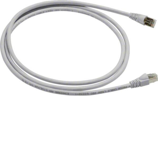Aufgerolltes weißes Ethernet-Netzwerkkabel mit RJ45-Steckern an beiden Enden.
