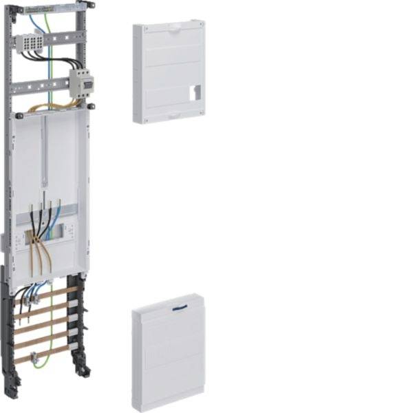 Wandmontierter elektrischer Verteilerschrank mit Verkabelung und Schutzschalterfeld; zwei separat gezeigte abnehmbare weiße Abdeckungspanels.