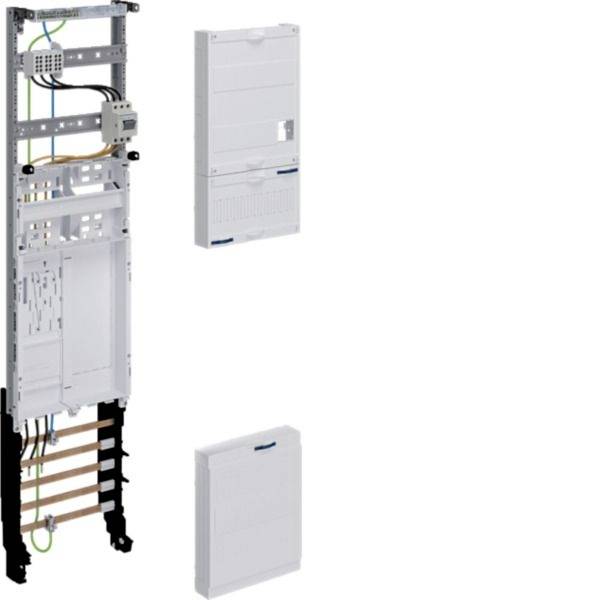 Wandmontierter elektrischer Verteilerschrank, dargestellt mit offenem Deckel und interner Verdrahtung sowie Komponenten, daneben zwei geschlossene weiße Abdeckpaneele.