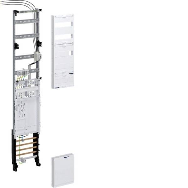 Wandmontiertes Elektroverteilerpaneel mit interner Verdrahtung, dargestellt mit zwei abnehmbaren weißen Abdeckungspanelen daneben.
