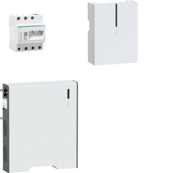 Drei weiße elektrische Geräte: ein kleiner Leitungsschutzschalter, ein wandmontiertes Gehäuse und ein größeres Schrank mit Seitenstutzstellen.