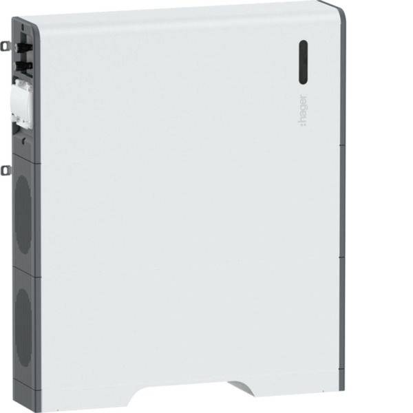 Schlanke weiße, wandmontierte elektronische Einheit mit dunklem Seitenmodul und kleinem vertikalem Anzeigeschlitz, vor weißem Hintergrund dargestellt.
