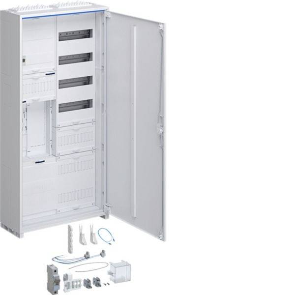 Offene Elektroschrankanlage mit sichtbaren internen Montageschienen und darunter angeordneten Installationskomponenten.