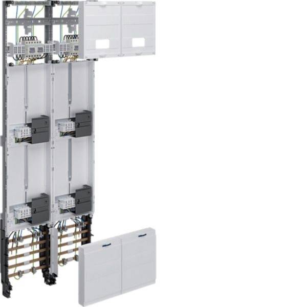 Elektrisches Schaltschrank mit geöffnetem Zugangsdeckel, zeigt Leistungsschalter, Verkabelung und Sammelschienen in einem Metallgehäuse.