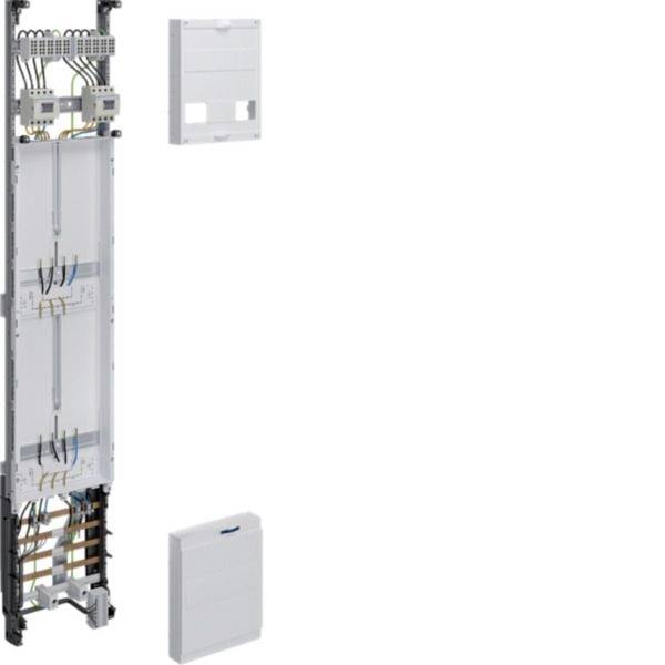Wandmontierter elektrischer Verteilerschrank mit Verdrahtung und Schutzschaltern, shown offen mit zwei abnehmbaren weißen Abdeckplatten daneben.