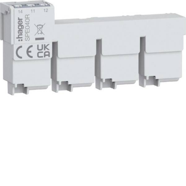Weißer Hager SPE40R modularer elektrischer Komponente mit vier verbundenen Steckplätzen und CE/UKCA-Kennzeichnungen auf neutralem Hintergrund.