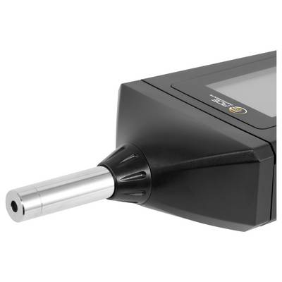 Nahaufnahme eines tragbaren Geräts mit einer Metallsonde oder Düse, die aus einem schwarzen Gehäuse herausragt.