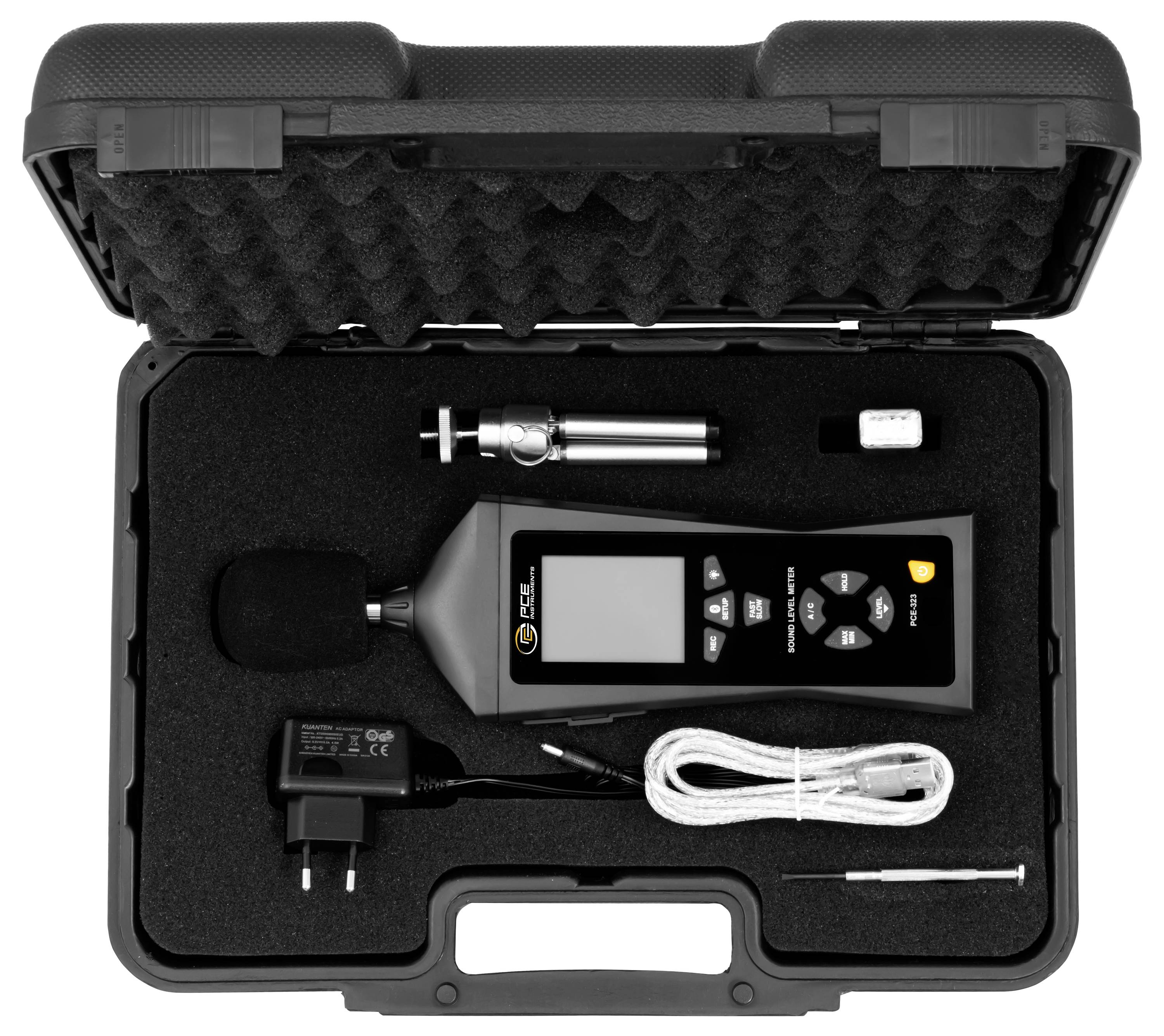 Tragbares Schallpegelmessgerät-Set in einem Transportkoffer mit tragbarem Messgerät, Mikrofon, Kalibrierzubehör, Kabel, Ladegerät und Sonde.