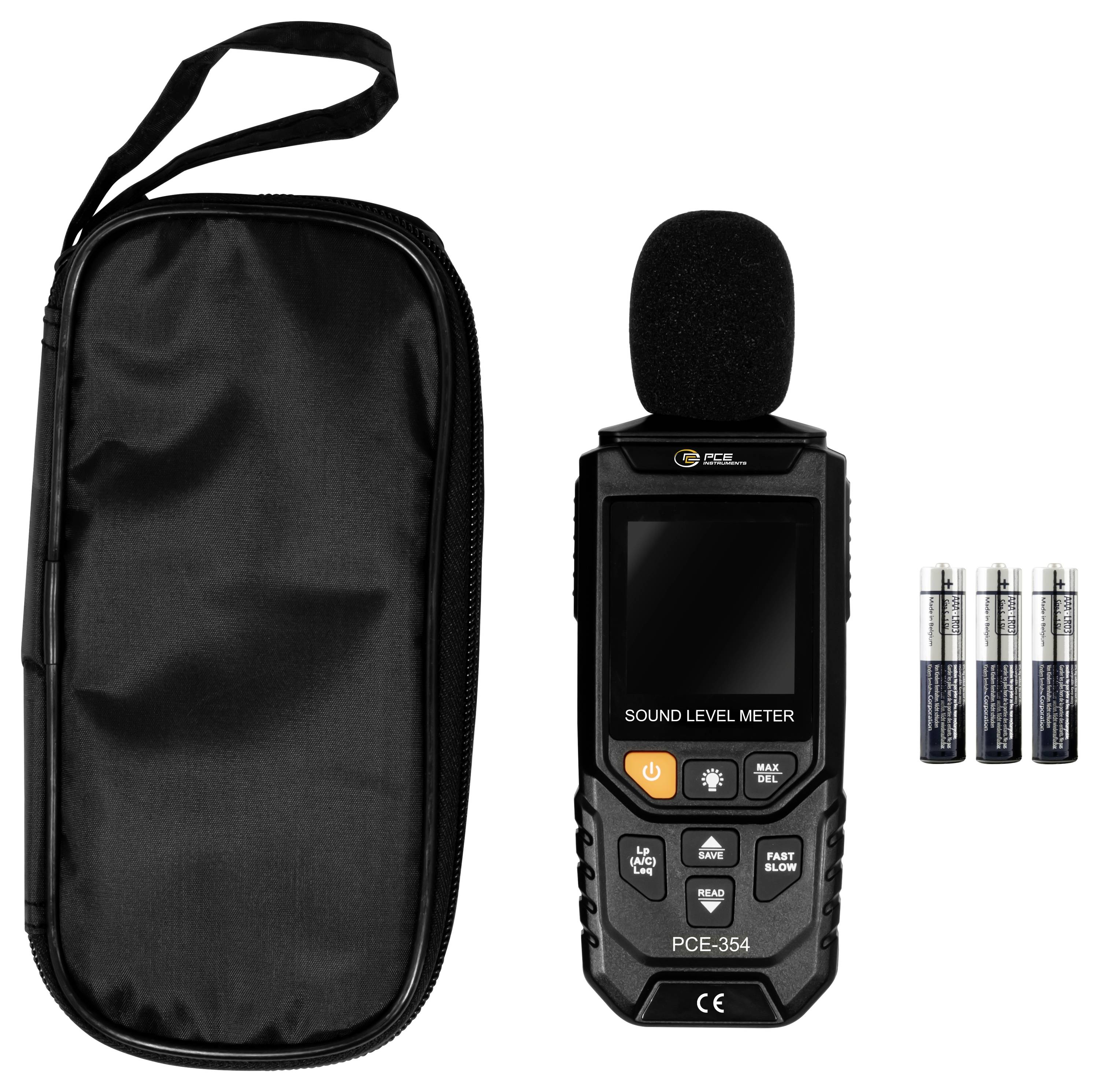 Schallpegelmessgerät-Set mit Transportkoffer, tragbarem Messgerät und drei Batterien auf weißem Hintergrund.