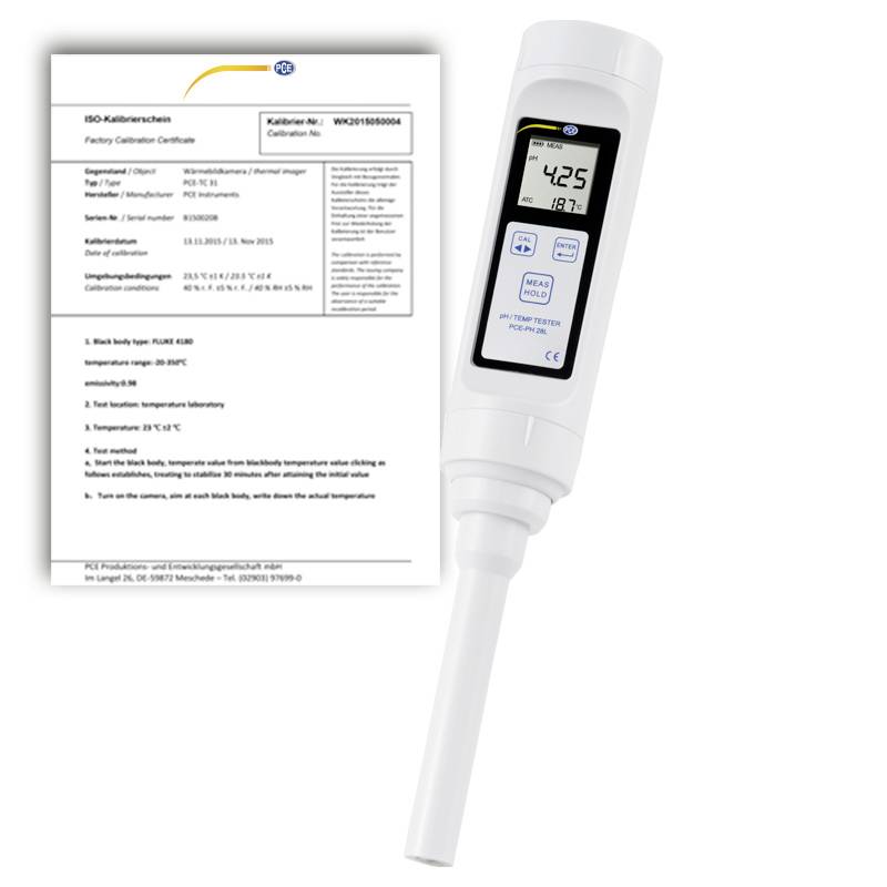Kalibrierzertifikat neben einer digitalen Temperatursonde; die Meteranzeige zeigt 4,25 an und deutet auf ein kalibriertes Messinstrument hin.