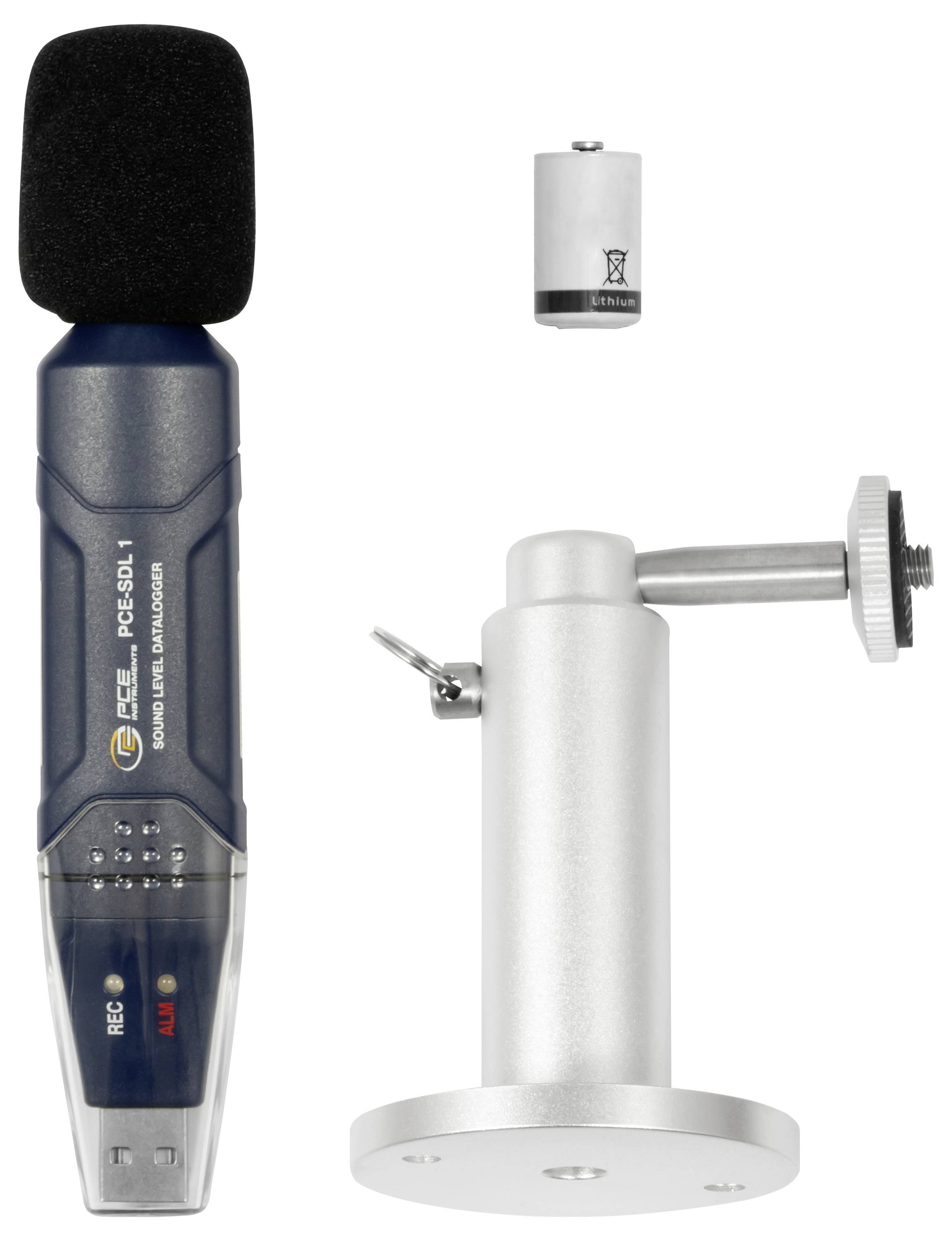 Tragbares Schallpegelmessgerät mit Schaumstoff-Windschutz, einer kleinen Batterie und einem Kalibrieradapter auf weißem Hintergrund.