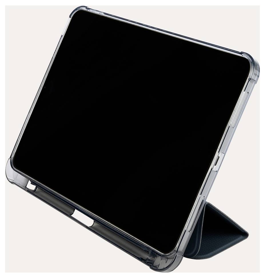 Tablet in einer durchsichtigen Schutzhülle mit integriertem Ständer zum Aufklappen, in schräger Position auf einfachem hellem Hintergrund gezeigt.