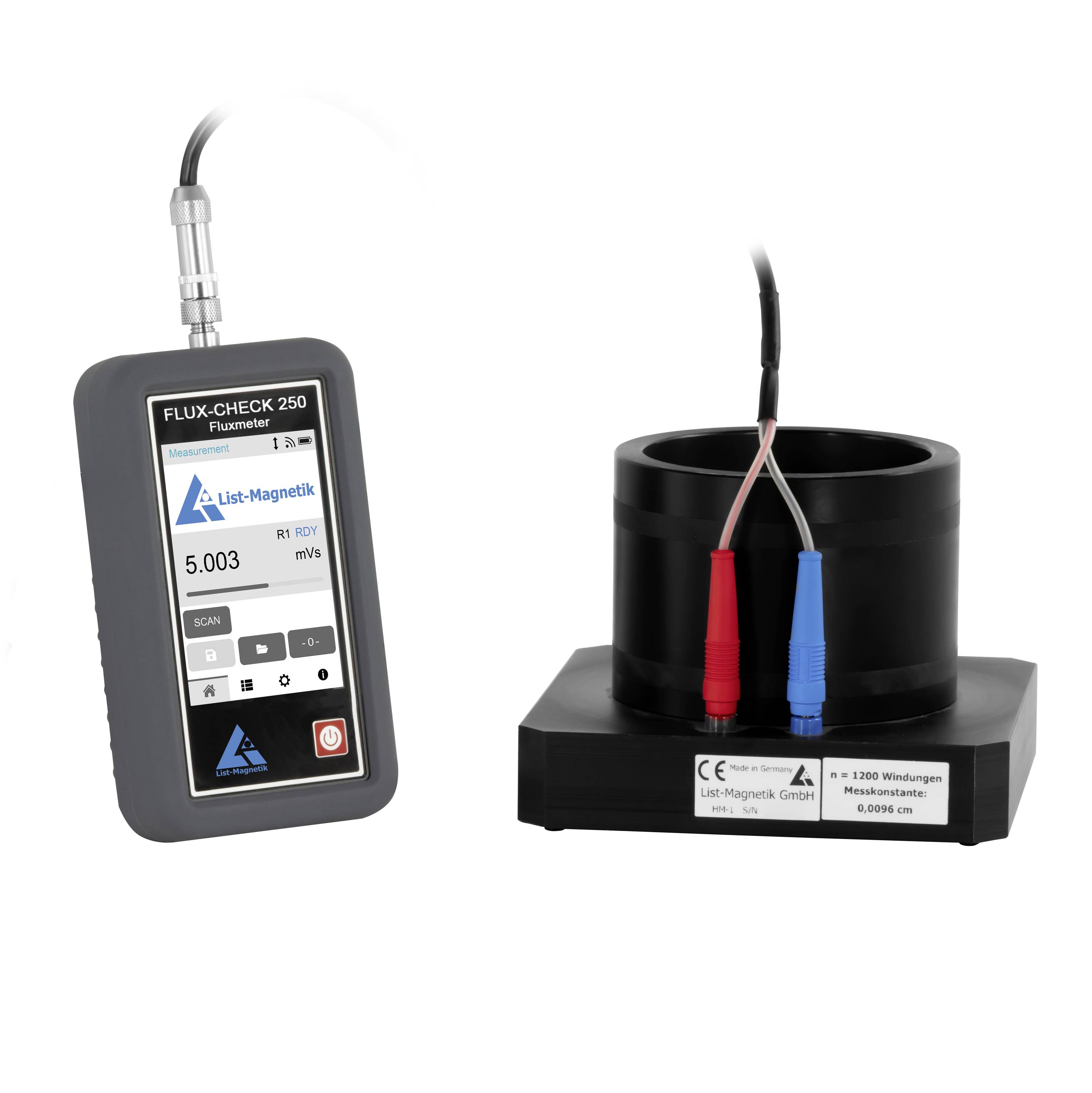 Tragbares FLUX-CHECK 250 Fluxmeter neben einer magnetischen Testspule mit roten und blauen Messspitzen, verwendet zur Messung der Magnetfeldstärke.
