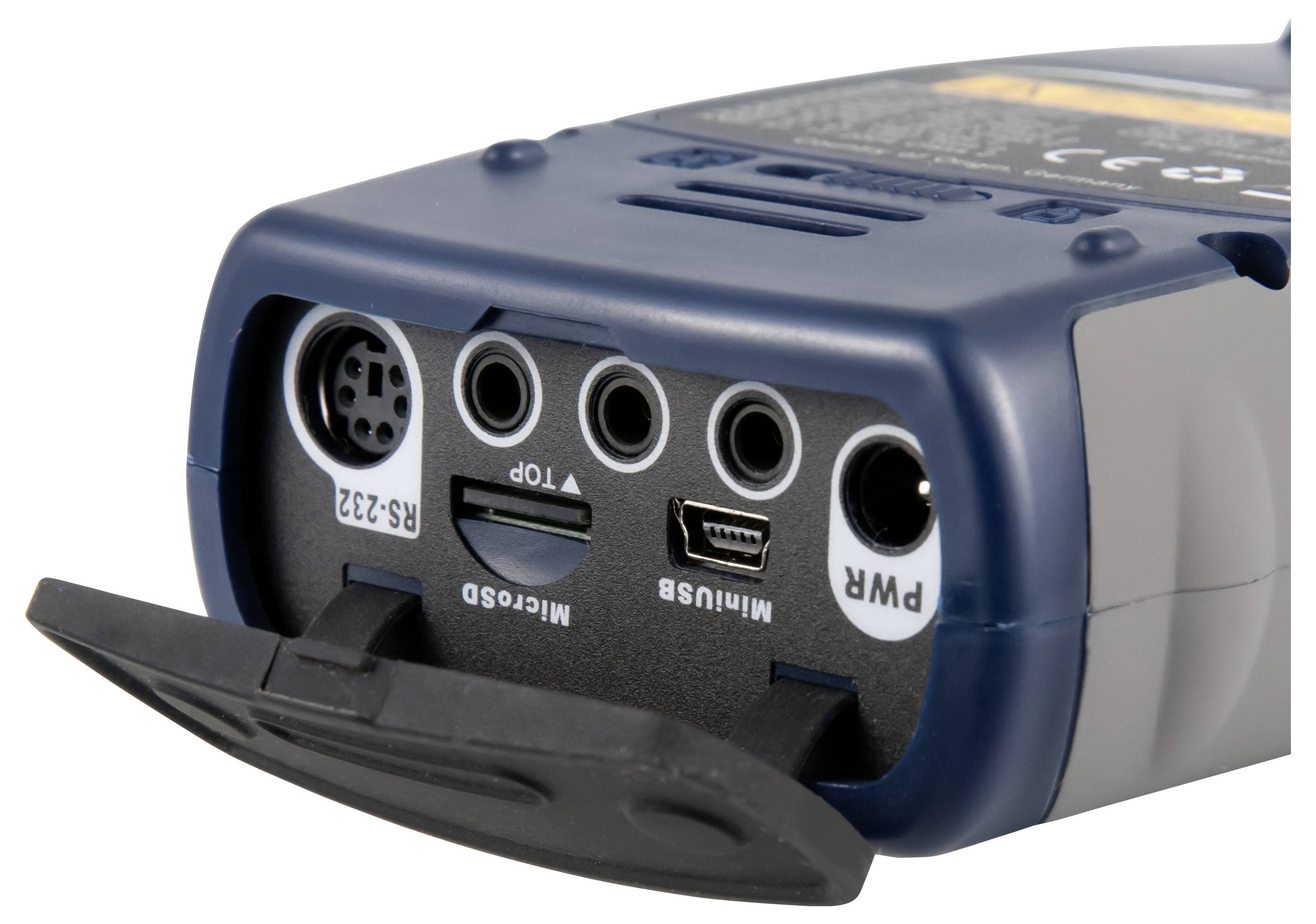 Nahaufnahme eines tragbaren Strommessgeräts/Monitors mit offener Portabdeckung, die PS/2-, MiniUSB- und USB-Anschlüsse sowie einen Stromeingang zeigt.