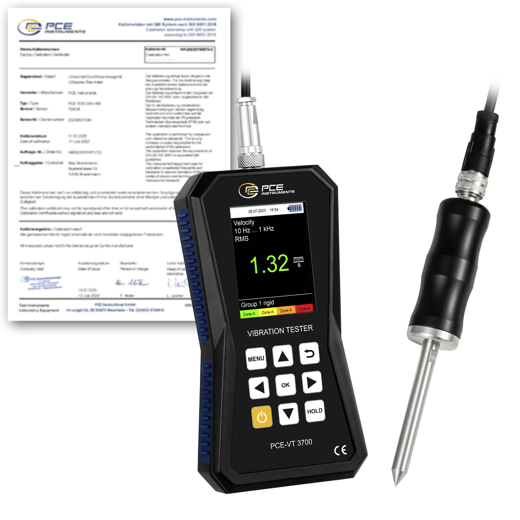 PCE Vibrationstester mit Sonde, zeigt eine Geschwindigkeitsmessung von 1,32 mm/s und ein begleitendes Kalibrierzertifikat.