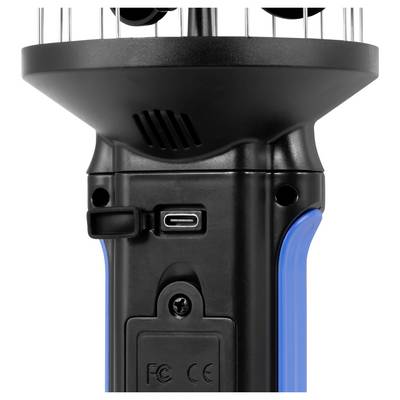 Nahaufnahme eines schwarz-blauen elektronischen Geräts mit einem USB-C-Ladeanschluss und Stromschalter unter einem belüfteten oberen Abschnitt.