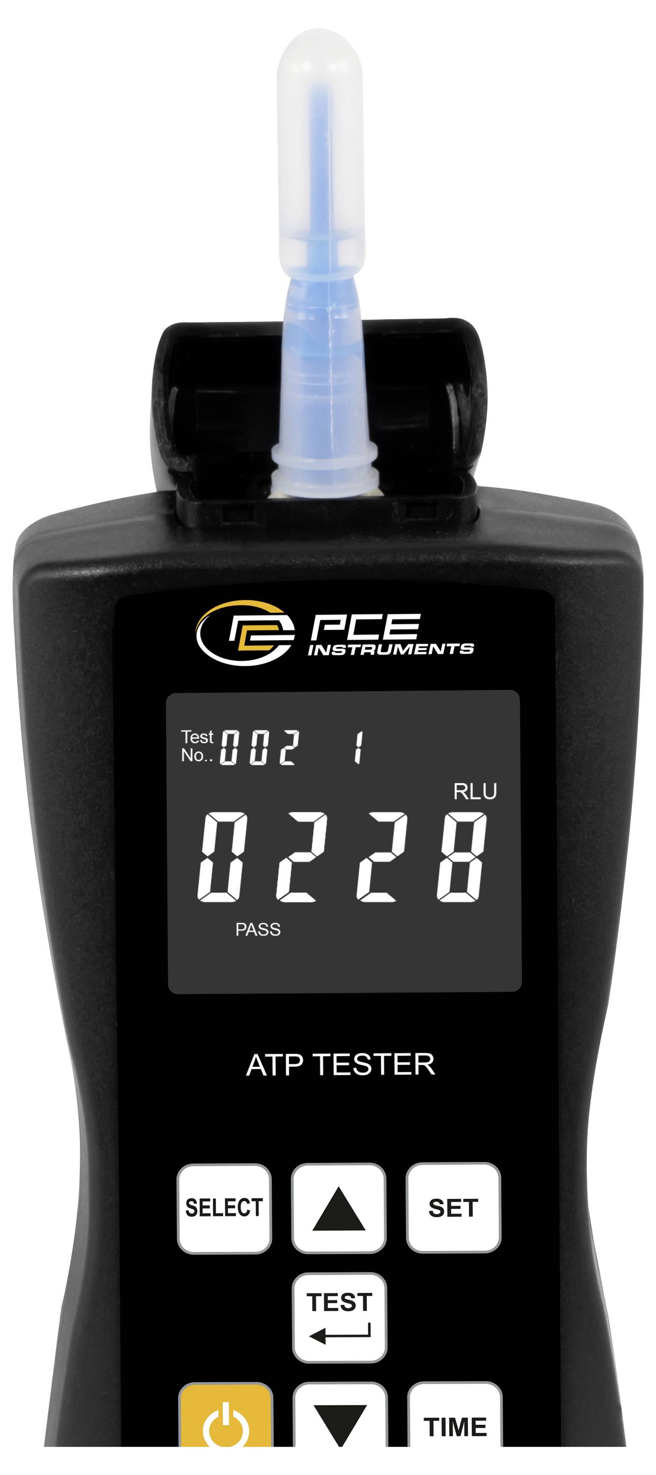 Tragbares PCE-ATP-Messgerät mit Sonde und digitalem Display, das ein bestandenes Messergebnis von 0228 anzeigt, wird zur Messung der Oberflächensauberkeit verwendet.