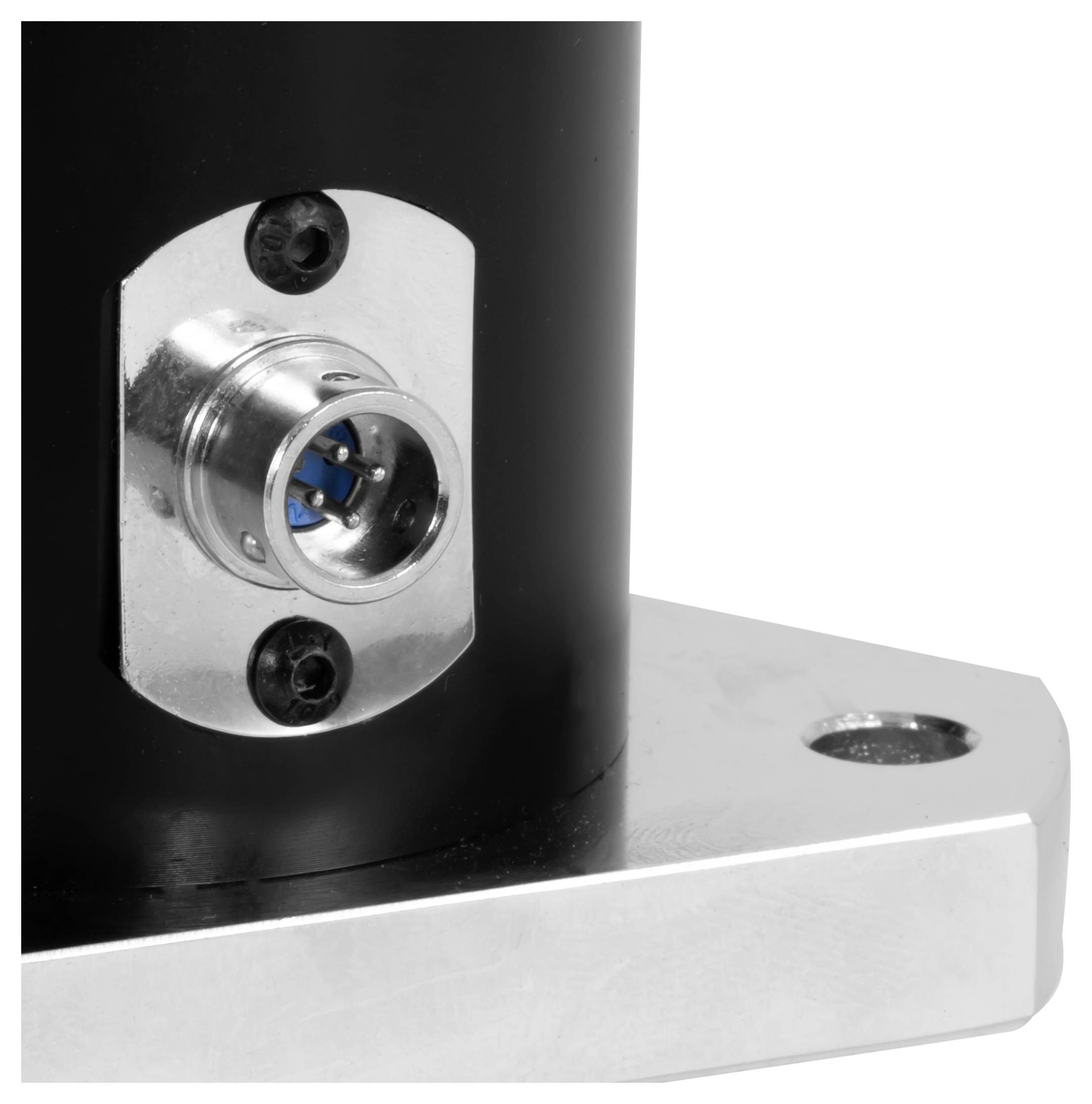 Nahaufnahme eines schwarzsilbernen Metallgeräts mit einem kreisförmigen Anschlussport, der auf einer Basishalterung montiert ist.