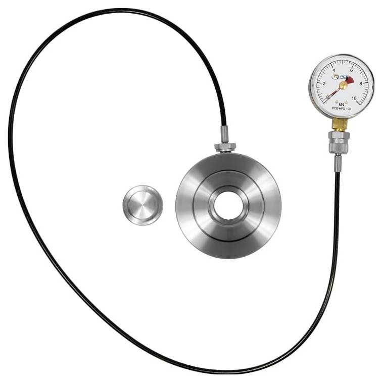 Druckmanometer, das durch einen schwarzen Schlauch mit einem kreisförmigen Metallsensor und einer kleinen Kappe verbunden ist, dargestellt auf weißem Hintergrund.