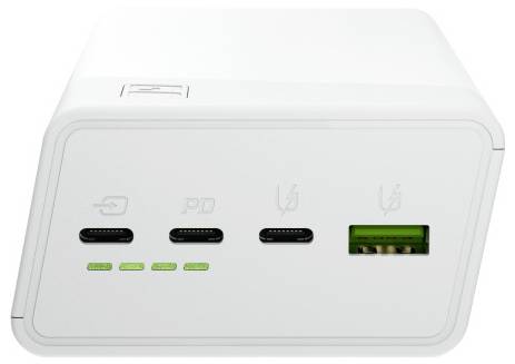 Weiß Mehrfach-Wandladegerät mit drei USB-C-Anschlüssen und einem USB-A-Anschluss auf der Vorderseite.