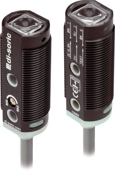 Zwei rechteckige photoelektrische Sensoren mit gerippten schwarzen Gehäusen, klaren oberen Linsen und gedruckten Etiketten, nebeneinander auf Kabeln dargestellt.