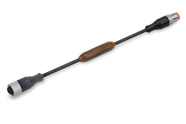 Schwarzes Adapterkabel mit Stecker und Buchse, mit braunem Inline-Griff oder Manschette auf weißem Hintergrund.