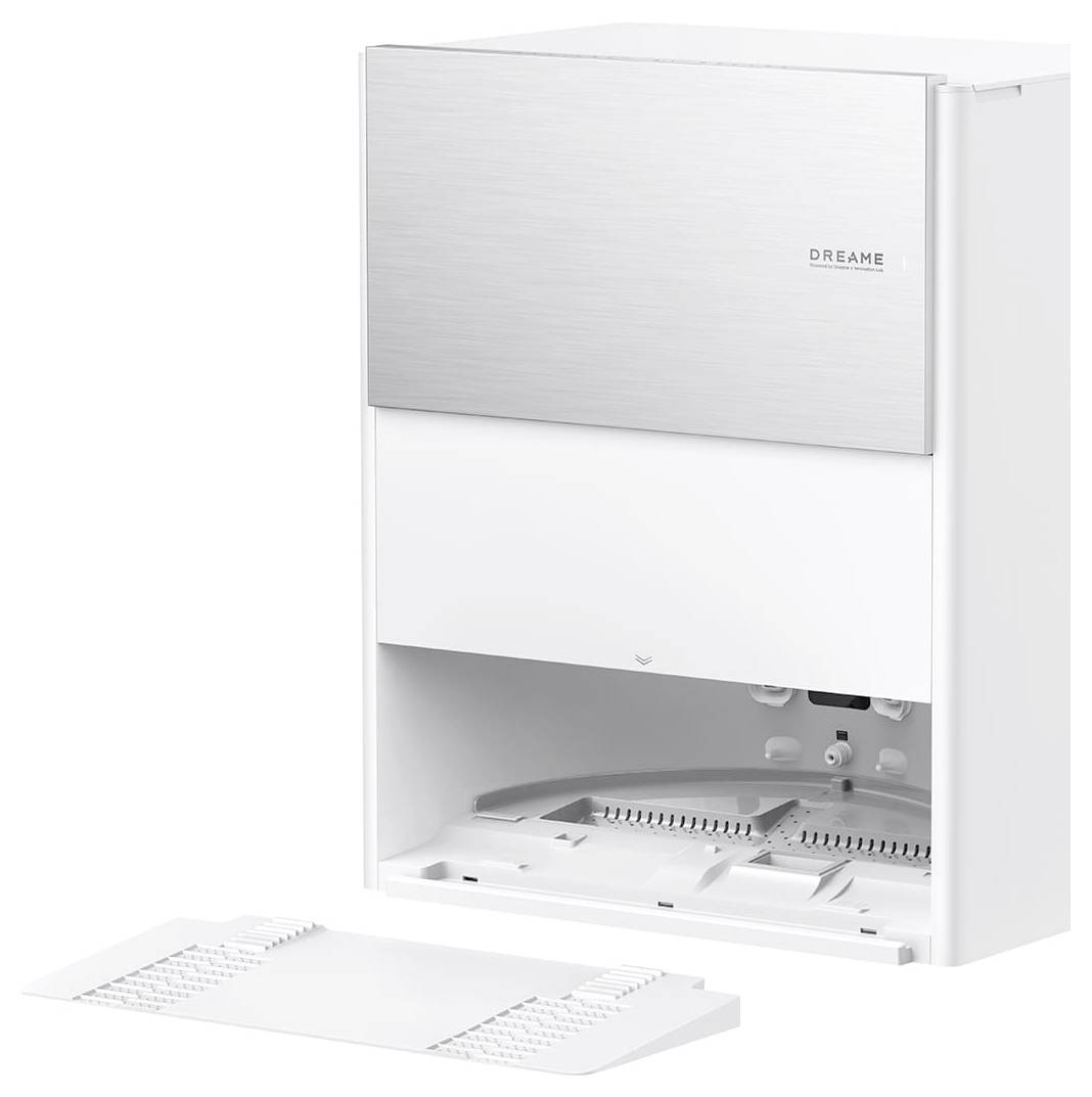 Weiße wandmontierte automatische Toilette mit geöffnetem Frontpanel und separater Trittstufe darunter, dargestellt in einer produktstilisierten Ansicht.