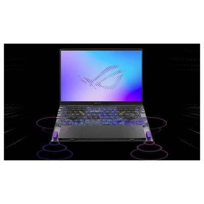 Futuristischer Laptop mit durchscheinender Schaltkreisüberlagerung und Neonringen, auf dem Bildschirm ein leuchtendes digitales ROG-ähnliches Logo.