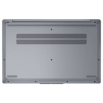 Unteransicht eines Laptops, die die graue Basis, Lüftungsgitter, Gummifüße und Schraubenlöcher zeigt.