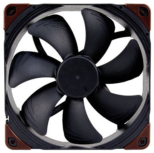 Schwarzer Computer-Kühlventilator mit sieben Blättern in einem quadratischen Rahmen und Eckbefestigungslöchern auf weißem Hintergrund