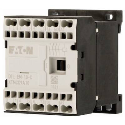 Großaufnahme eines EATON-Elektrorelais oder Schützermoduls mit Anschlussschlitzen und schwarzem Montagengehäuse.