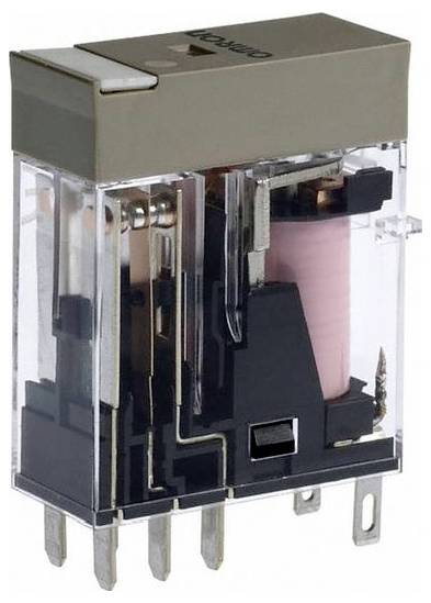 Nahaufnahme eines transparenten Kunststoff-Elektromotors mit sichtbarer Spule und Metallstiften, auf weißem Hintergrund dargestellt.
