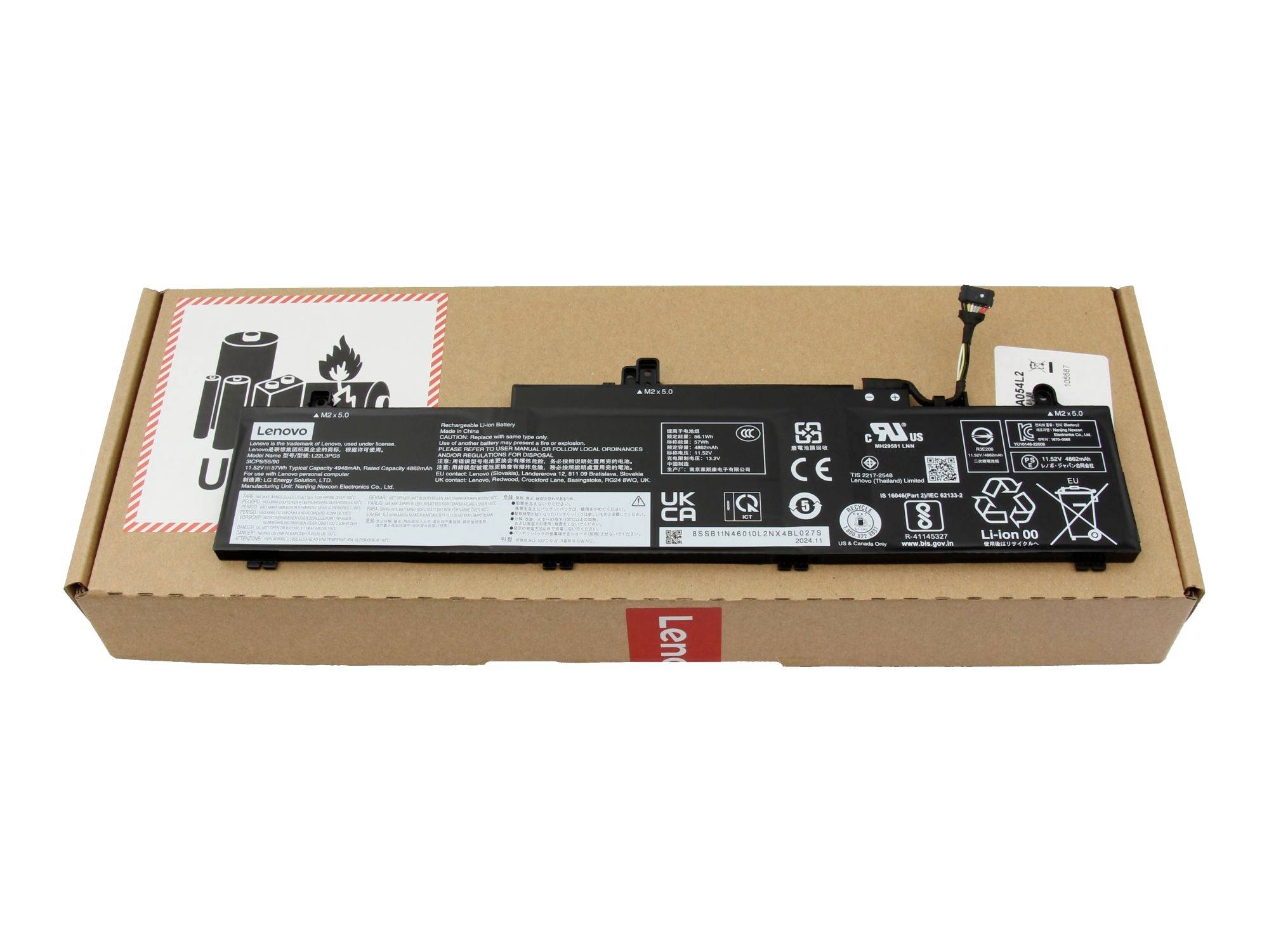 Lenovo-Laptop-Akku auf einer Kartonversandbox mit Handhabungswarnungen.