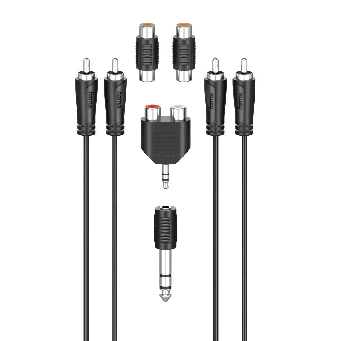 Sortierte Audio-Adapterkabel und Stecker, einschließlich RCA-, 3,5-mm- und 6,35-mm-Anschlüsse, auf weißem Hintergrund angeordnet.
