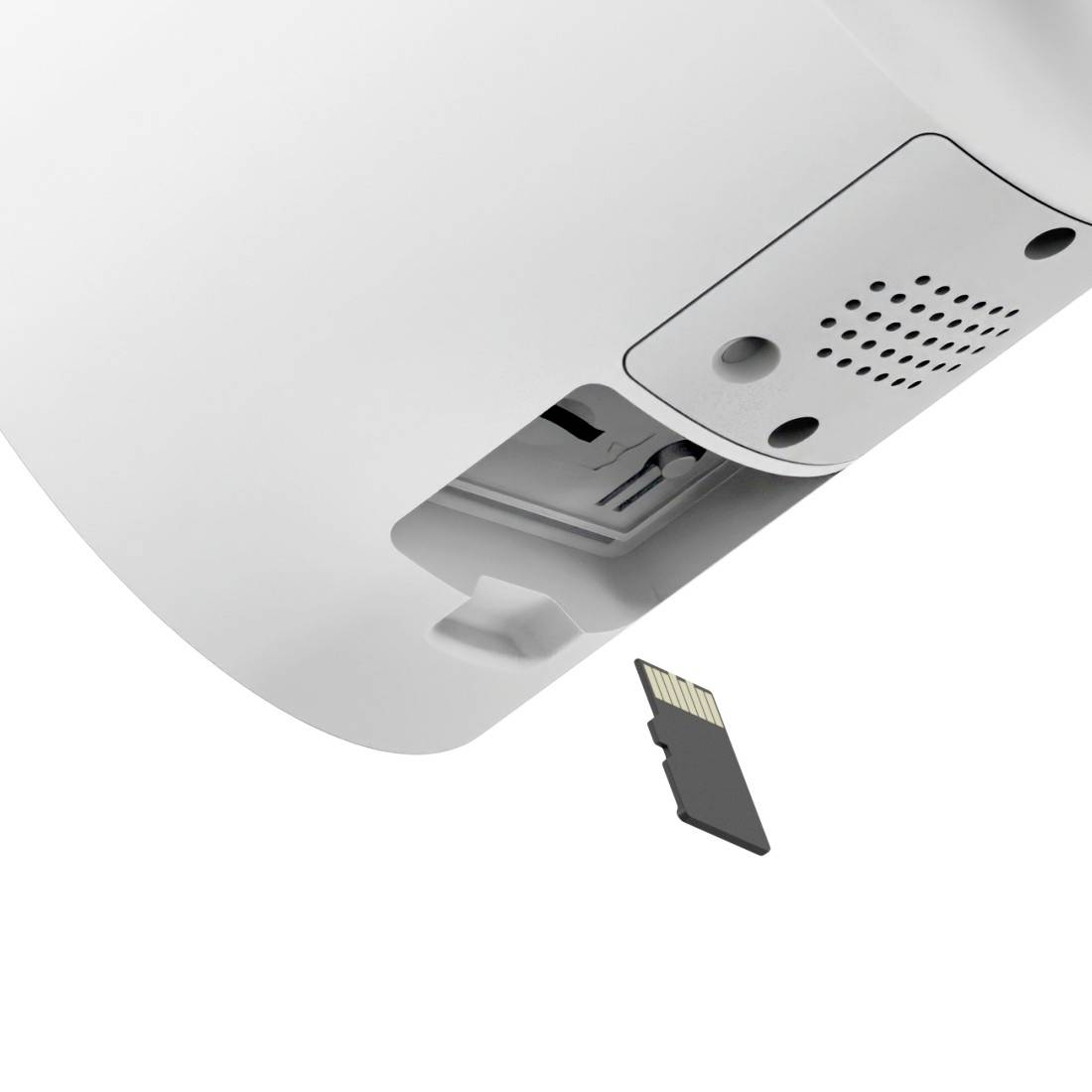 Nahaufnahme eines Geräts mit einem offenen Schlitz und einer microSD-Karte, die unter ein perforiertes, sprecherähnliches Paneel eingeführt wird.