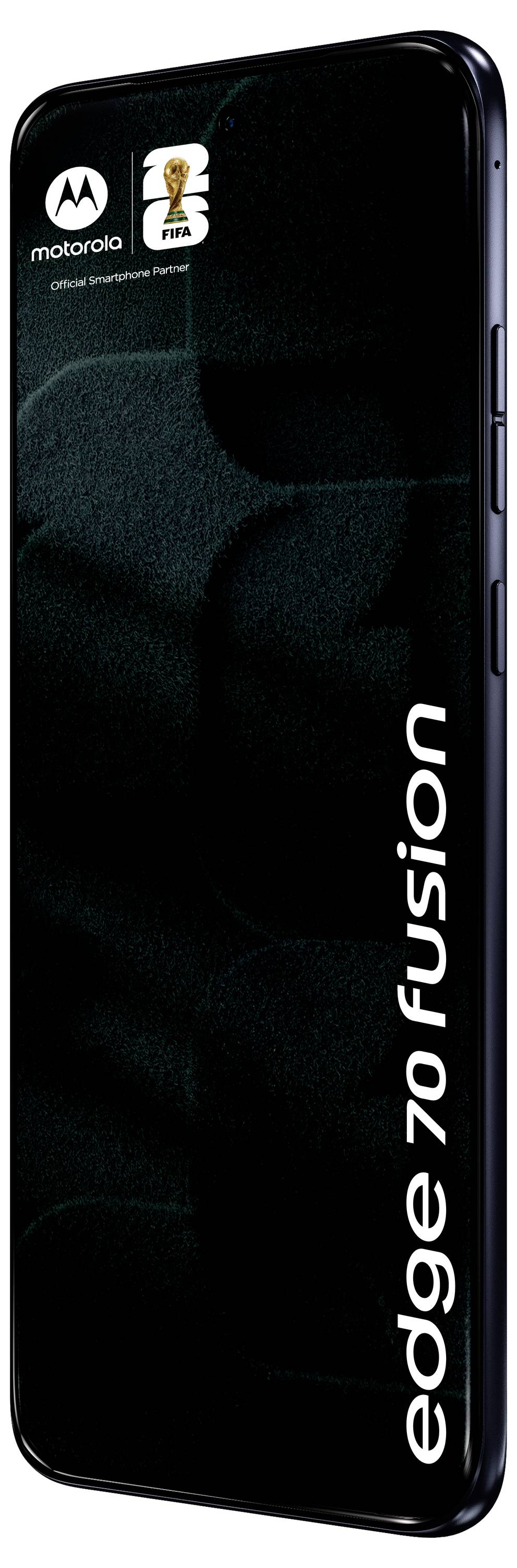Schwarzes Motorola Edge 70 Fusion Smartphone in Vorderansicht mit glänzendem schwarzem Bildschirm und vertikaler "edge 70 fusion" Markierung.