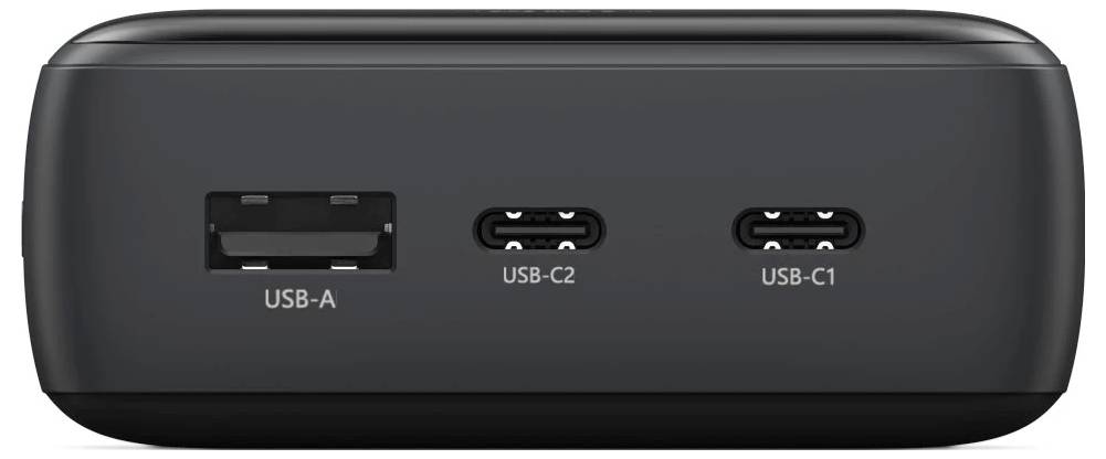 Nahaufnahme einer schwarzen Gerätevorderseite mit drei Anschlüssen, die mit USB-A, USB-C2 und USB-C1 beschriftet sind.