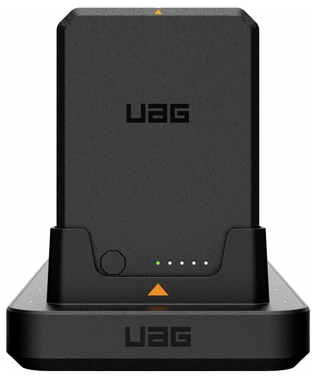 Schwarzes UAG-Gerät aufrecht in einer Ladebasis angedockt, mit Statusleuchten und orangefarbenen Ausrichtungsmarkierungen.