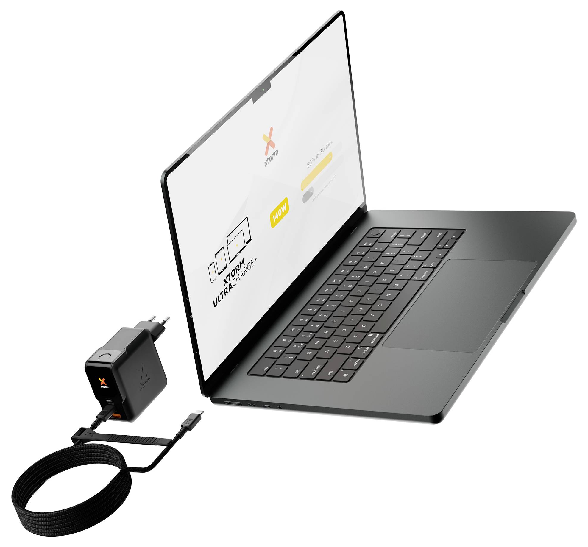 Laptop mit Ladekabel und Netzteil daneben eingesteckt, zeigt ein minimalistisches Produktfoto-Styling auf weißem Hintergrund.
