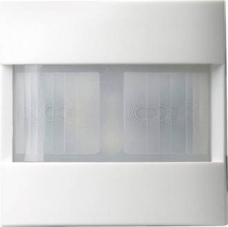 Weiß montierter Bewegungsmelder an der Wand mit zwei kreisförmigen Erfassungszonen hinter einer mattierten Abdeckung.