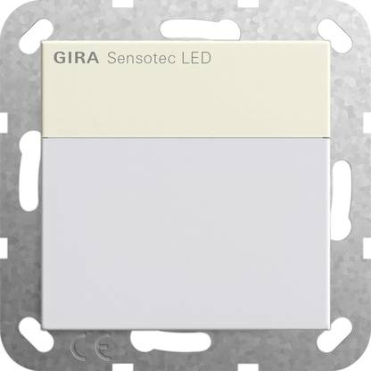 Eine Wandschalterblende mit der Bezeichnung „GIRA Sensotec LED" mit einer großen weißen Sensorfläche und einem Metallmontagrahmen.
