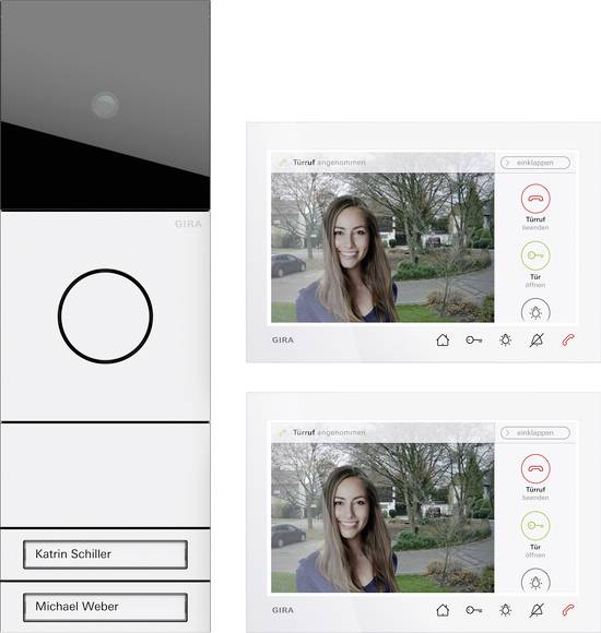 Gira Video-Türsprechanlage mit Innenstation, Touchscreen zeigt das Bild einer Anruferin und Anrufschaltflächen, plus Namensschilder für „Katrin Schiller" und „Michael Weber".